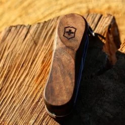 Victorinox Nail Clip 580 - Walnut -Online Camping Supplies 0.6461.63 6 600x600 c9ab08a7 8ac1 4f69 a523 4050c24c844b
