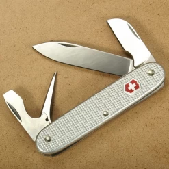 Victorinox Electrician Alox - Silver 8 Victorinox Electrician Alox - Silver -Online Camping Supplies 0.8120.26 4 600x600 cccc373d 6a3b 481e 9488 3e10af782d92